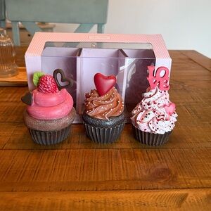 Cupcakes And Cashmere Valentine’s Day Faux Cupcakes New